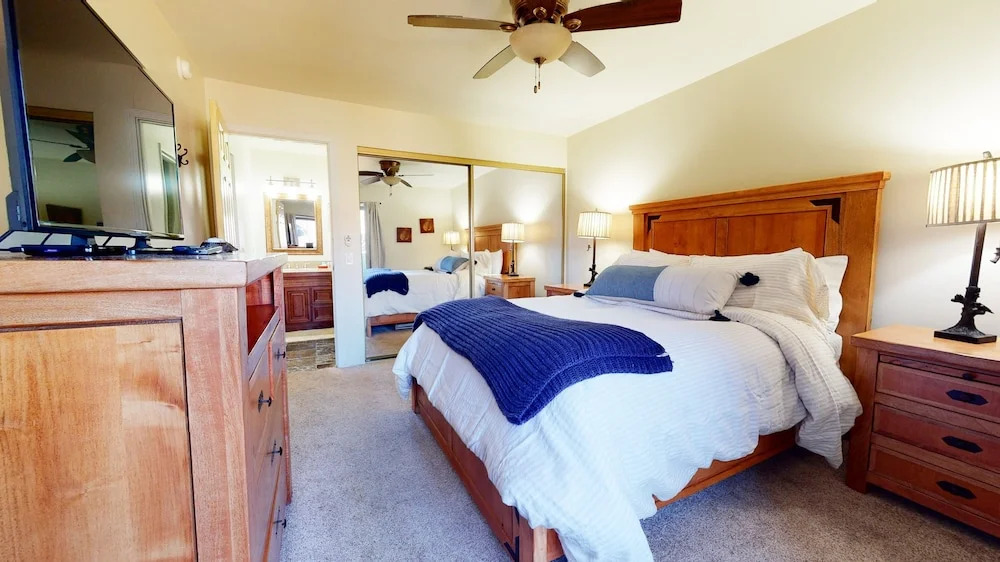San Sierra 26 Pet-Friendly, Mountain Modern, Walk to The Village by RedAwning