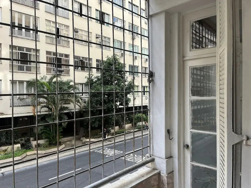 Spacious apartment on Copacabana beach
