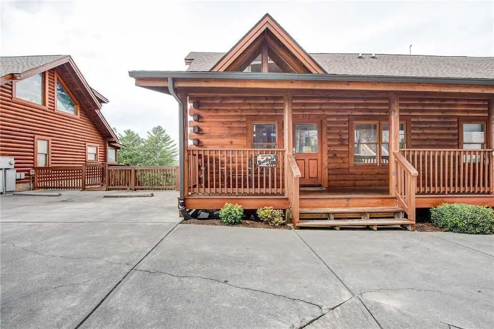 Bear Hyde 3 Bedroom Home with Hot Tub
