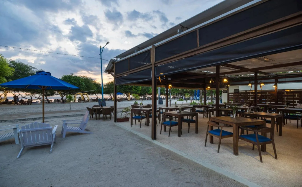 Gili Teak Beach Front Resort