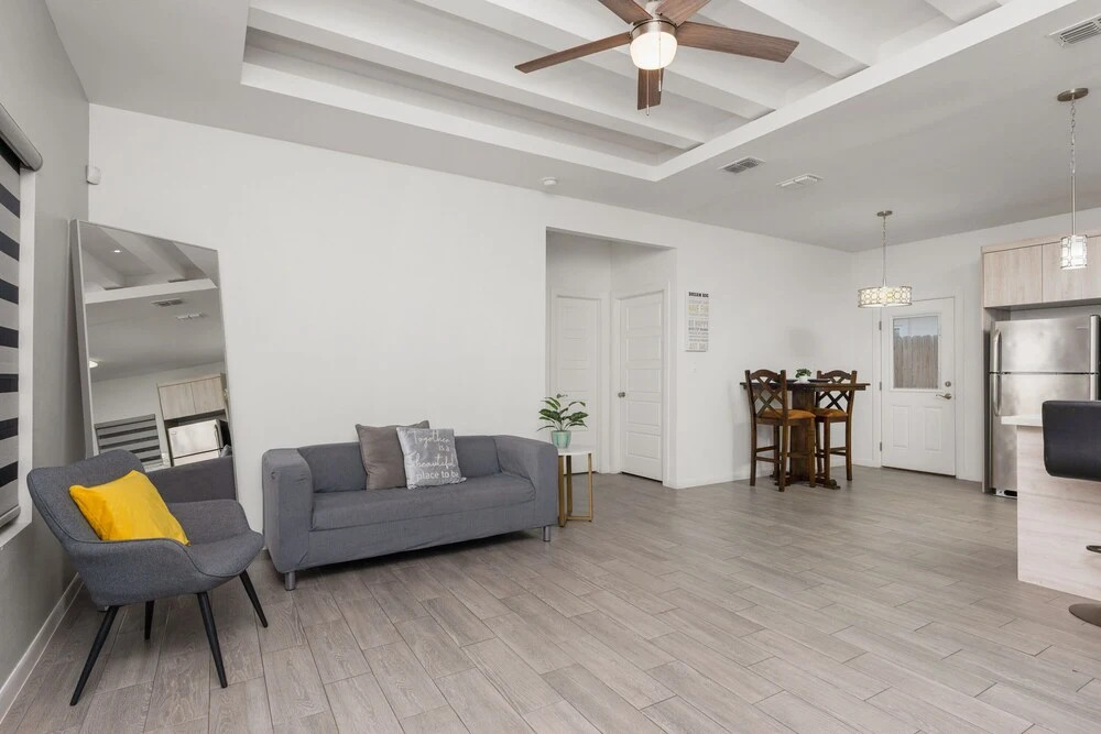 Modern Duplex with Fully Upgraded Amenities