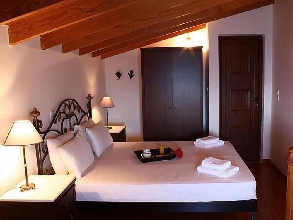 Kekrifalia Hotel
