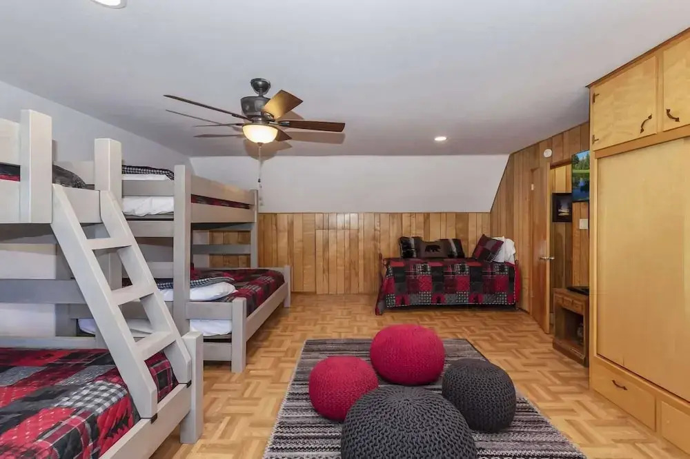 Sleeps 23 2 Homes, Lakefront, Private Dock, Hot Tub, Game Room, Swingset, View