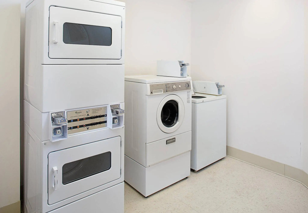 Courtyard by Marriott Manchester-Boston Regional Airport