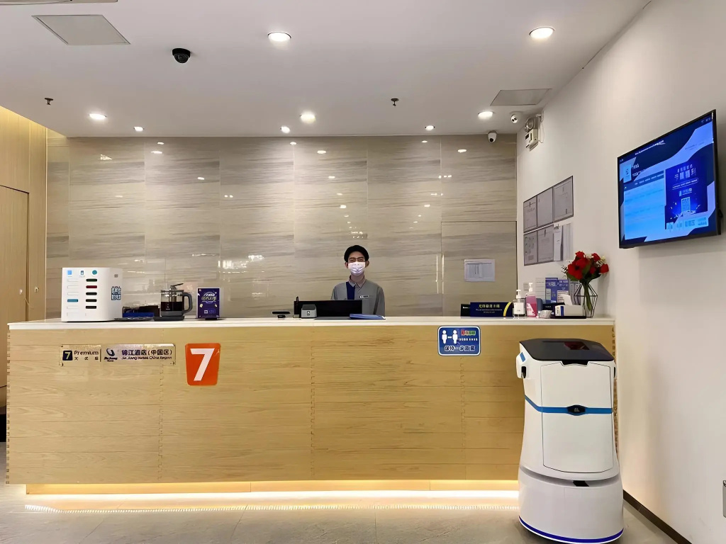 7 Days Premium Guangzhou Chenjiaci Metro Station