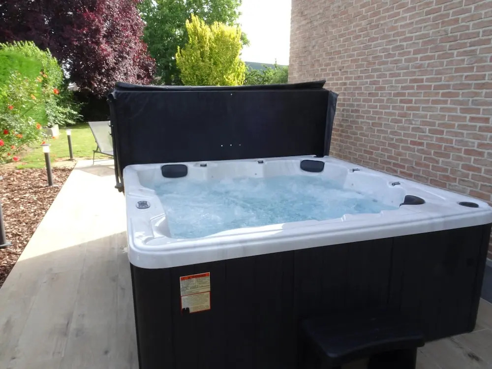 Luxury holiday home with sauna and jacuzzi in Heers