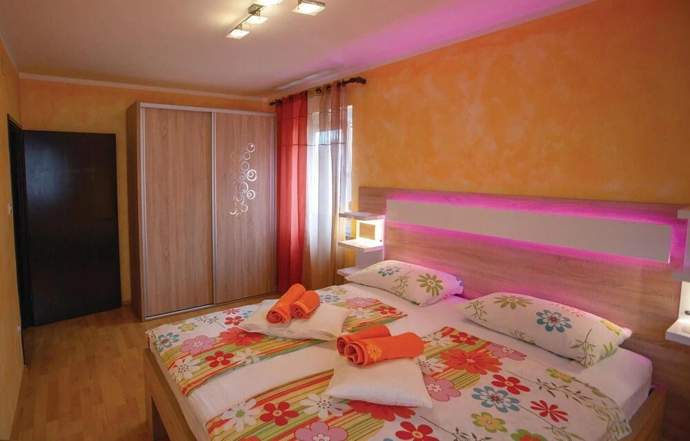 Awesome Apartment in Medulin With 5 Bedrooms and Internet