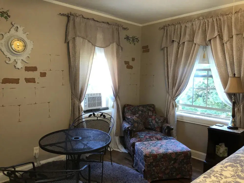 Munro Manor Lodging