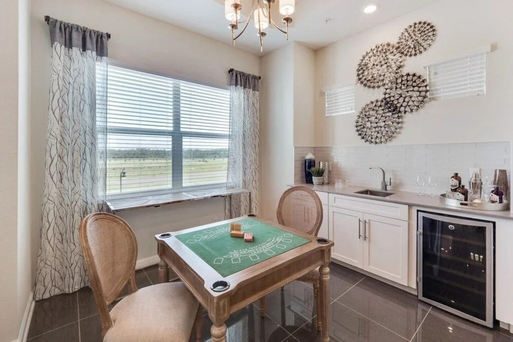 Chic Ultra Modern Near Disney! 4 Bedroom Condo