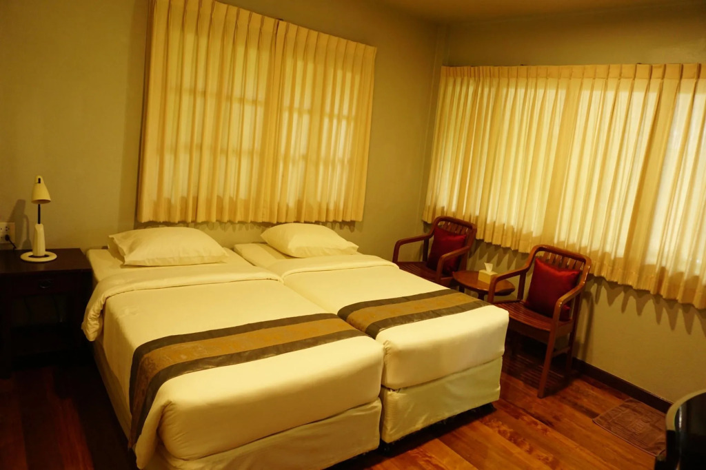 Baan Klang Aow Beach Resort