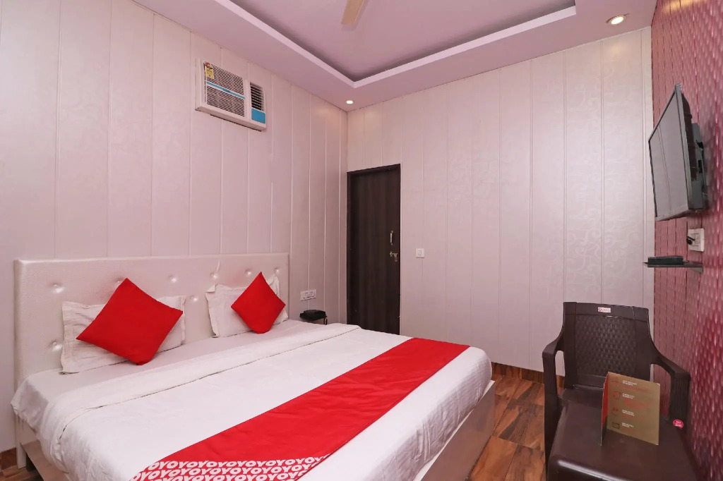 OYO 35698 Hotel Adb
