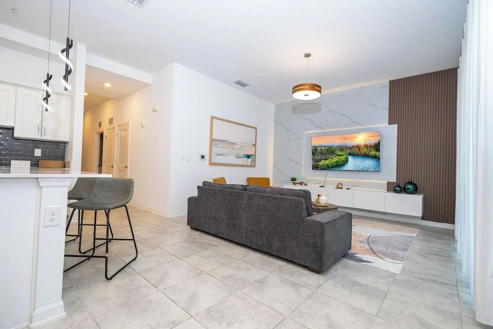 Themed Apartment Walk to Disney & Lake Access