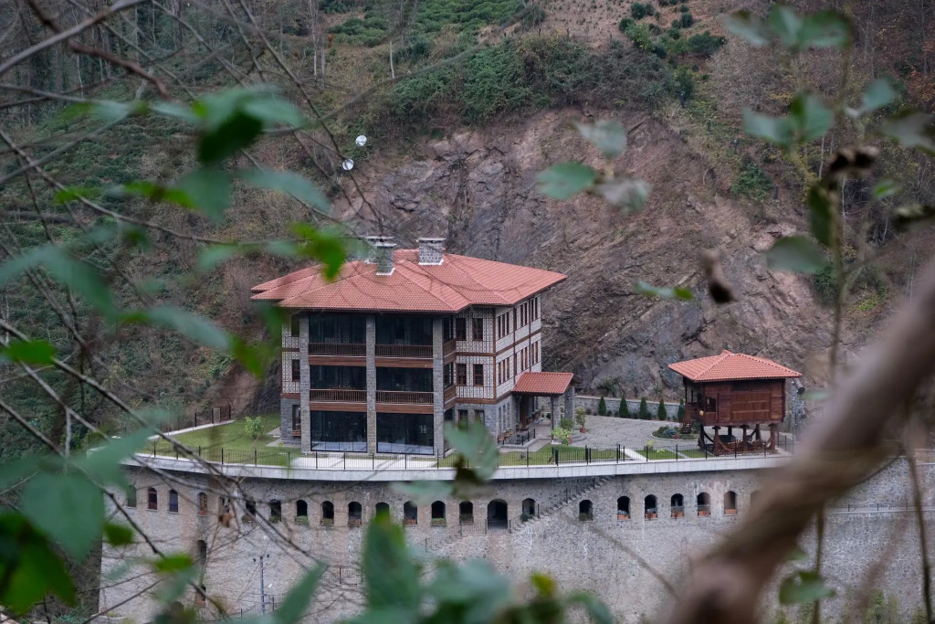 Hakoni House