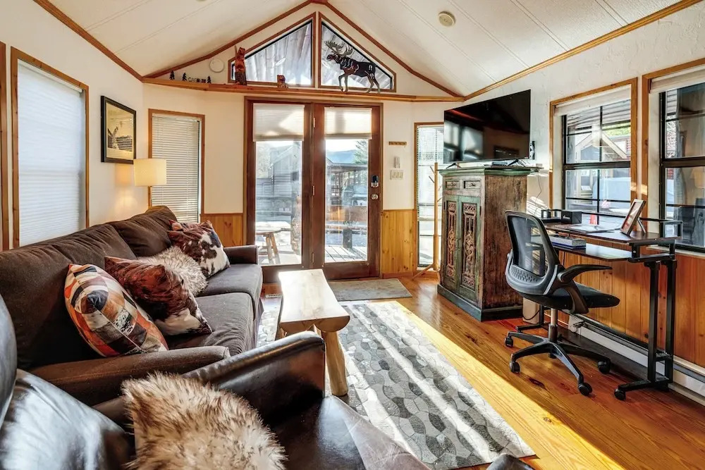4 Mi to Slopes! Breck Mtn Base w/ Hot Tub Access