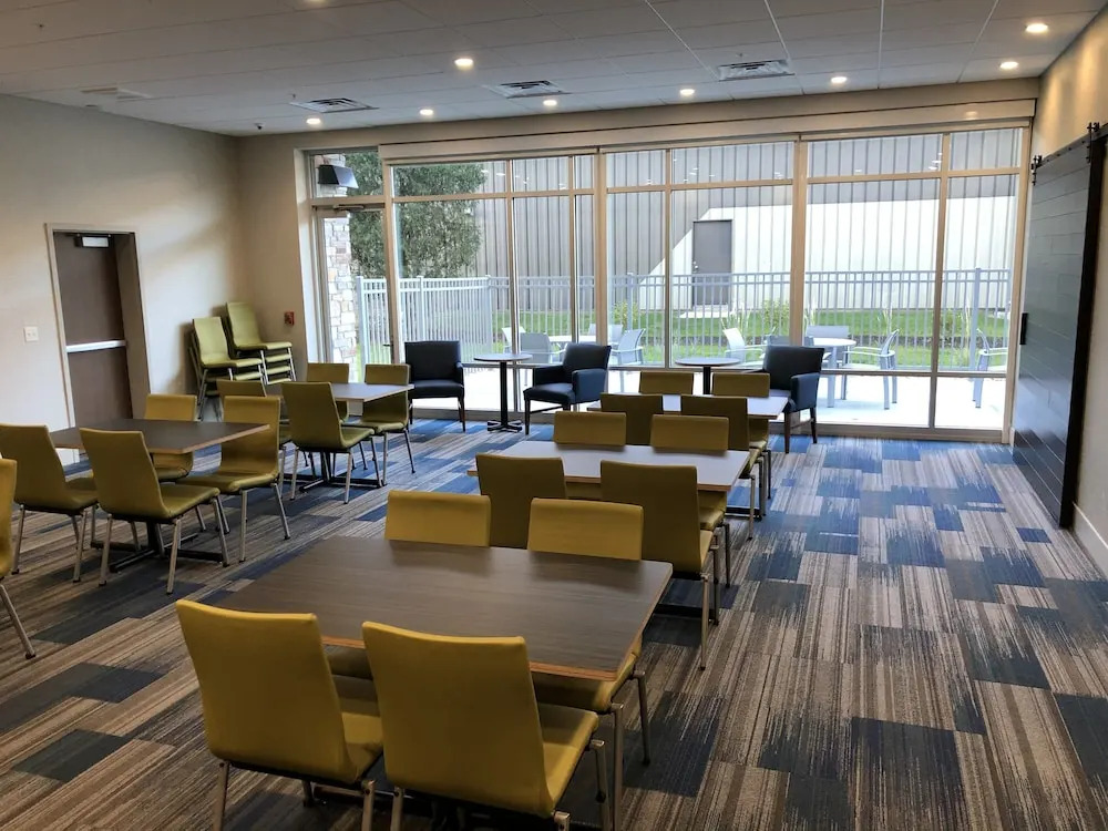 Holiday Inn Express & Suites - Madison West - Middleton by IHG