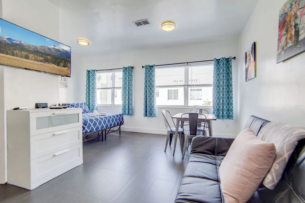 Chic Large Studio Apt Near Ocean Drive South Beach