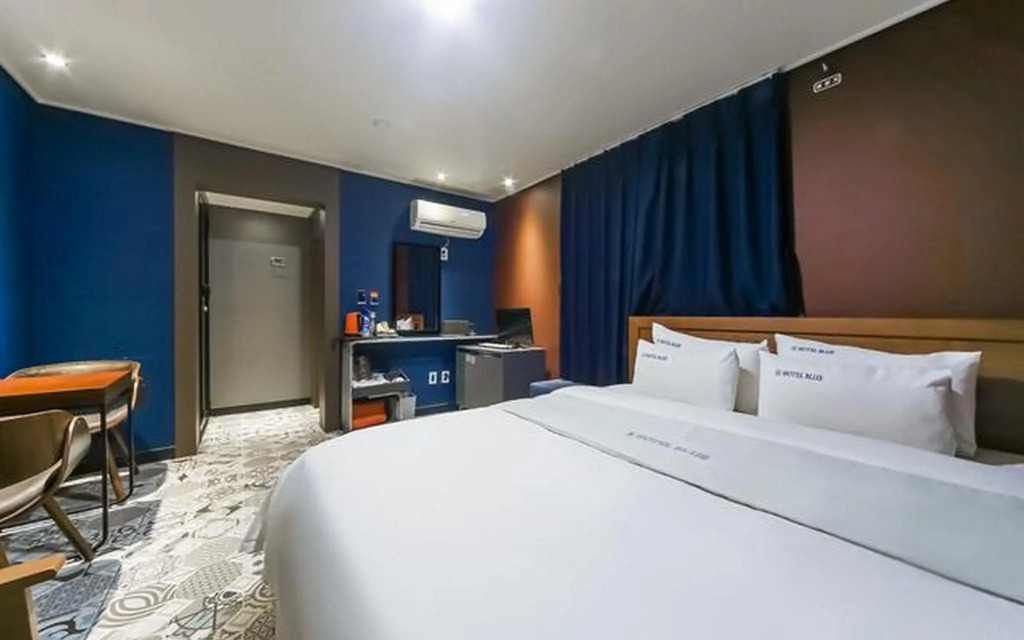 Blue Hotel