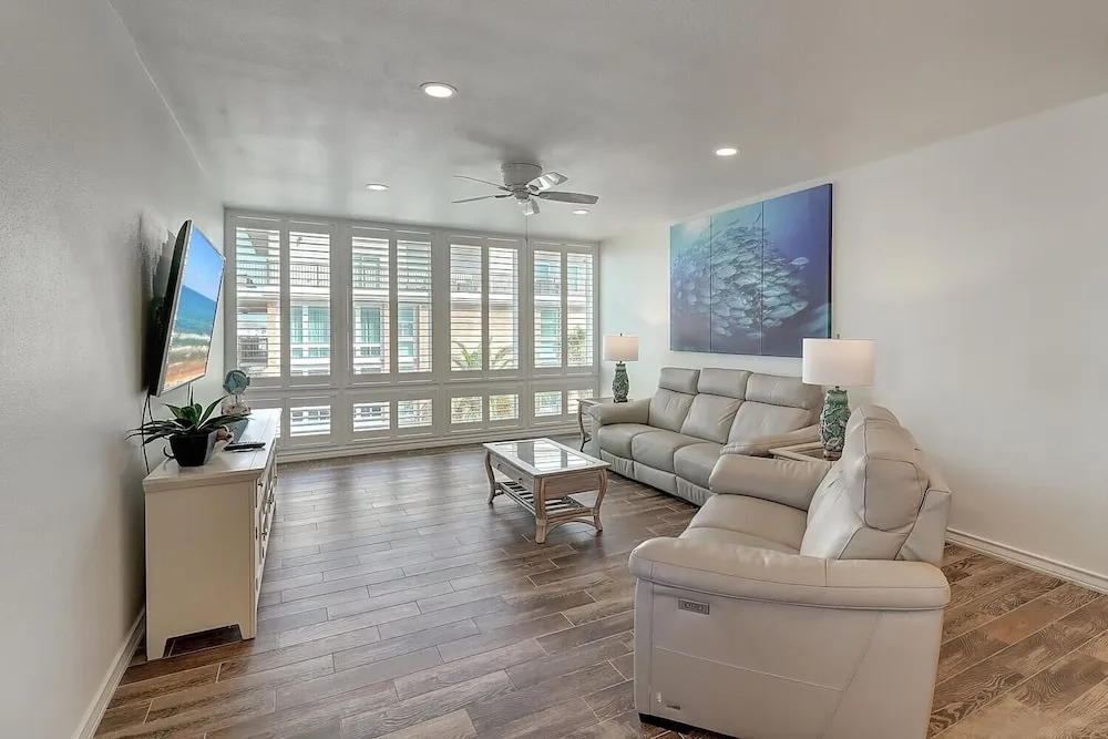 Channelview 208 2 Bedroom Condo by Redawning