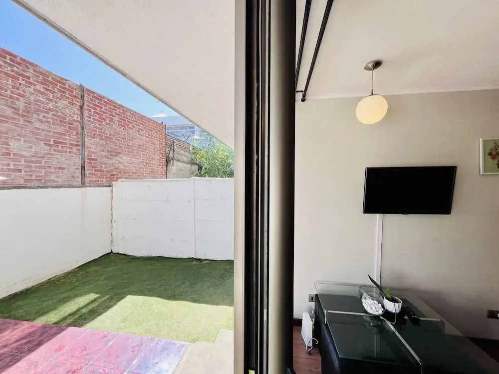 Urban Yard Bus Terminal Home Office Pool Wifi
