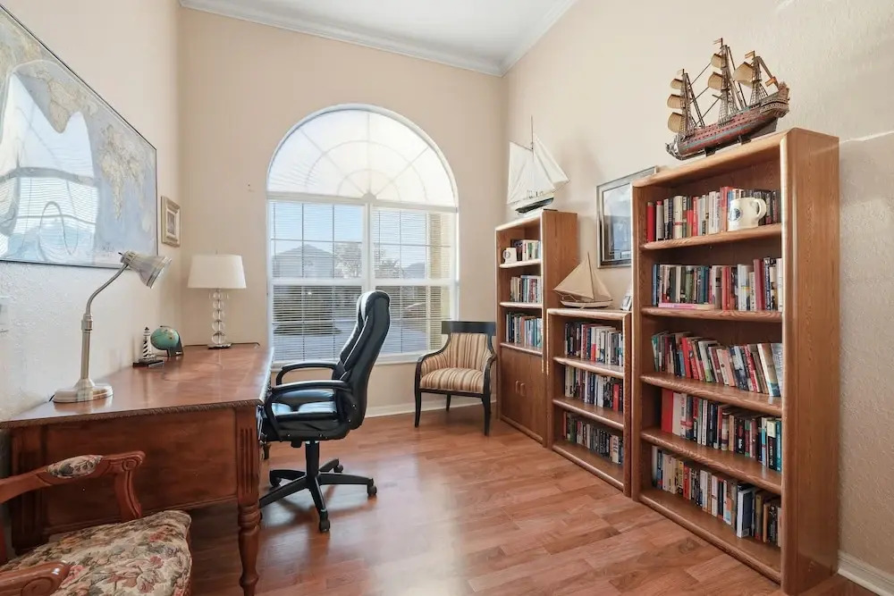 Charming 3br Oasis Comfort, Pool & Sunshine 3 Bedroom Home
