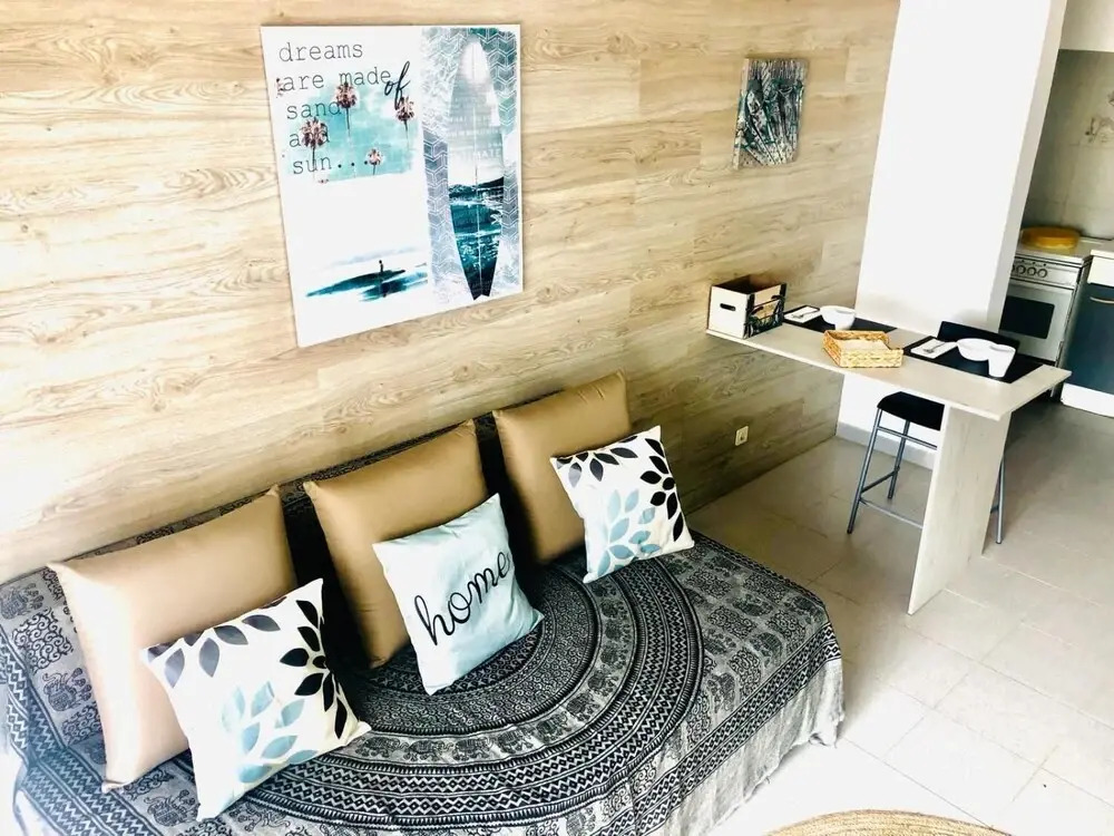 Cosy T1 at Vale Centianes Beach