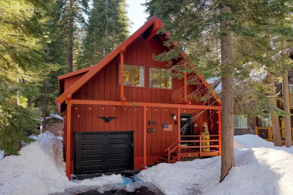 Mountain Cabin w/ Fireplace, Balcony & Easy Ski Access Bear Americana