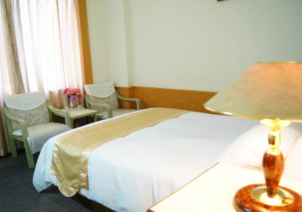 Famouse Hotel