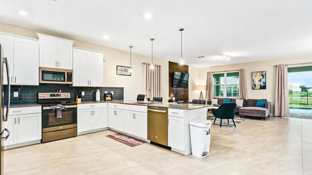 No Rear Neighbors 8br Villa w Private Pool Spa, Kissimmee