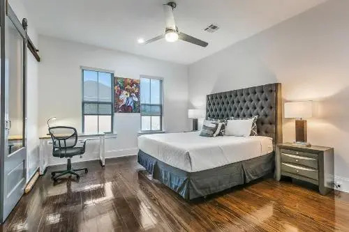 Luxury Loft-Style 3BR Townhouse by Hosteeva