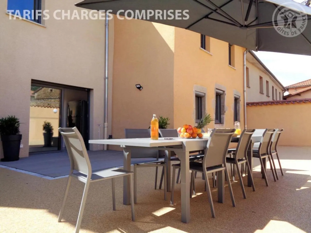 Gîte spacieux avec espace extérieur et jacuzzi à Montchal - FR-1-496-234