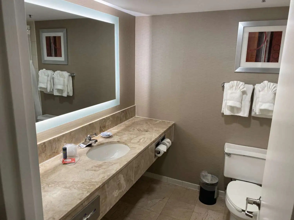 DoubleTree by Hilton New York-LaGuardia