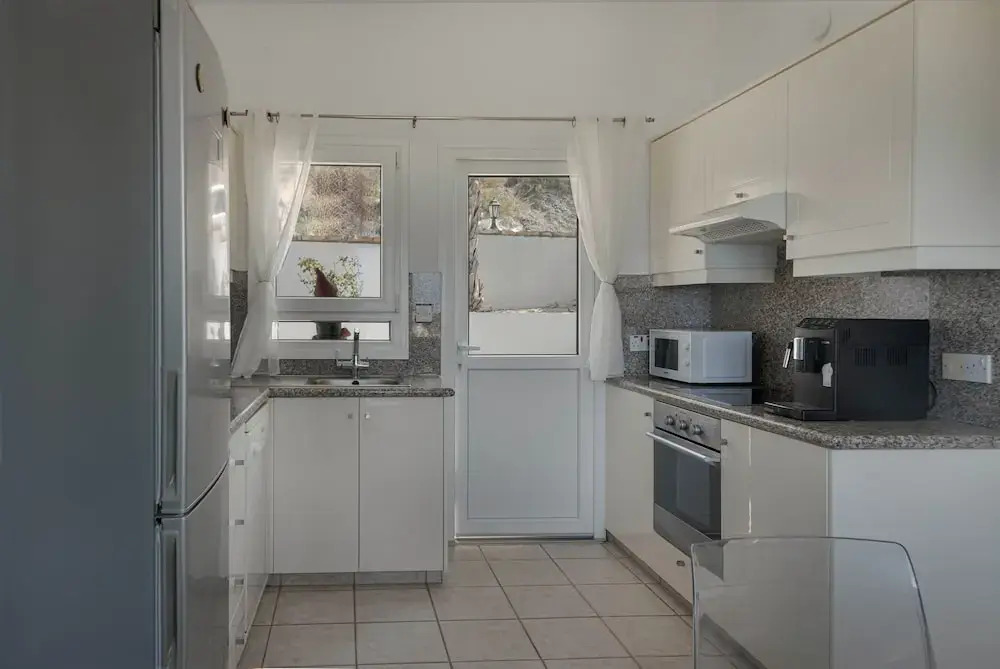 Phaedrus Living: Seaview Hilltop Maisonette