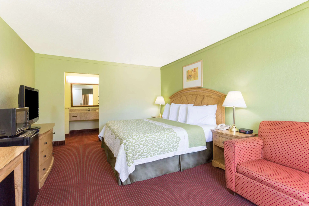 Days Inn by Wyndham Washington