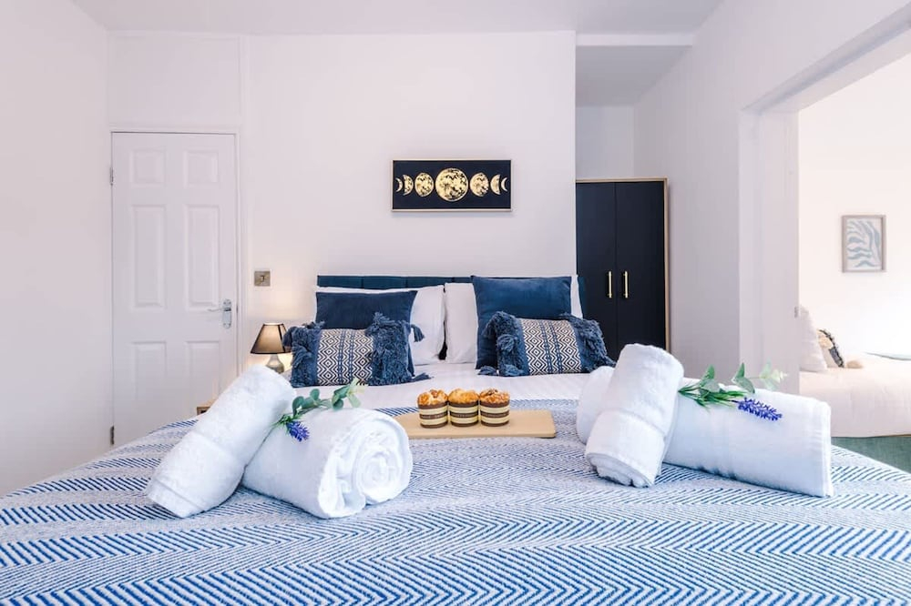 Stunning 3-bed House Amazing Location Sleeps 5