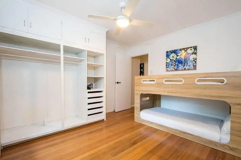 4 BDRM Pet Friendly Home 200m to Creek