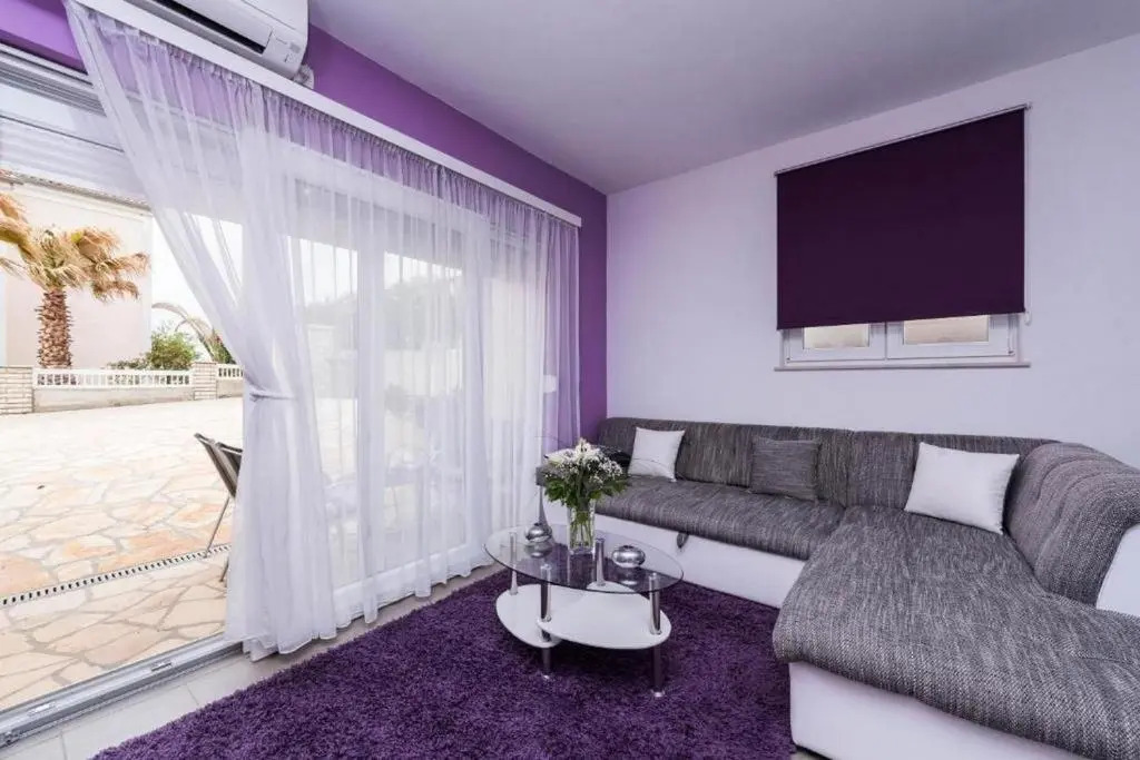 Apartments with parking space Zadar - 18809