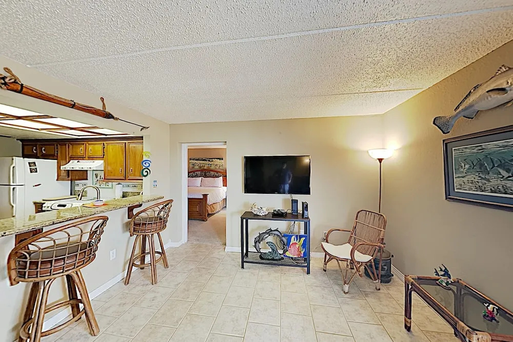 New Listing! Bay-view W/ Pool, Walk To Beach 2 Bedroom Condo