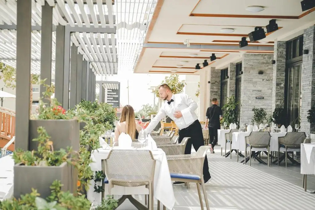 Ledina Hotel