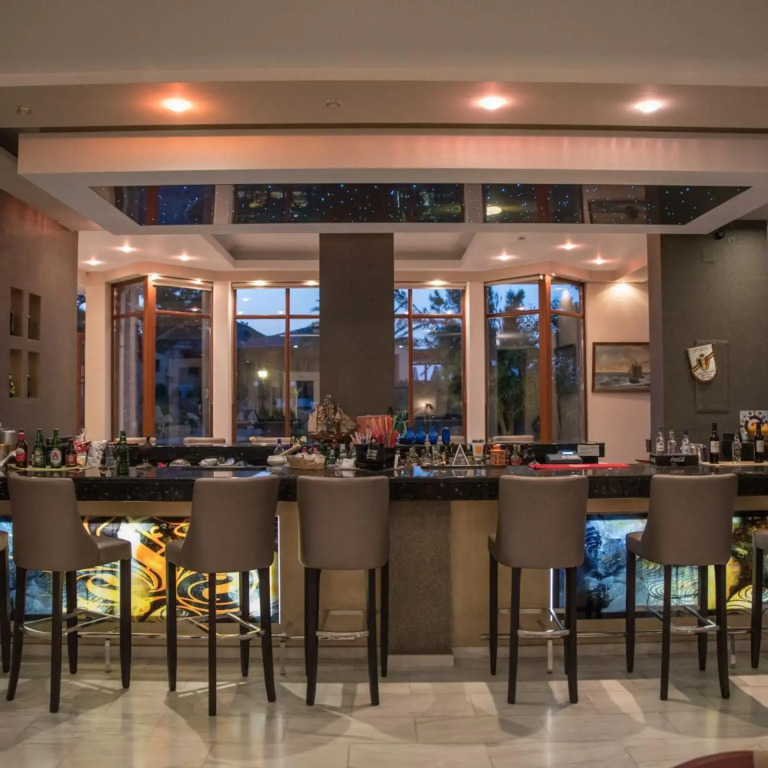Alma Hotel
