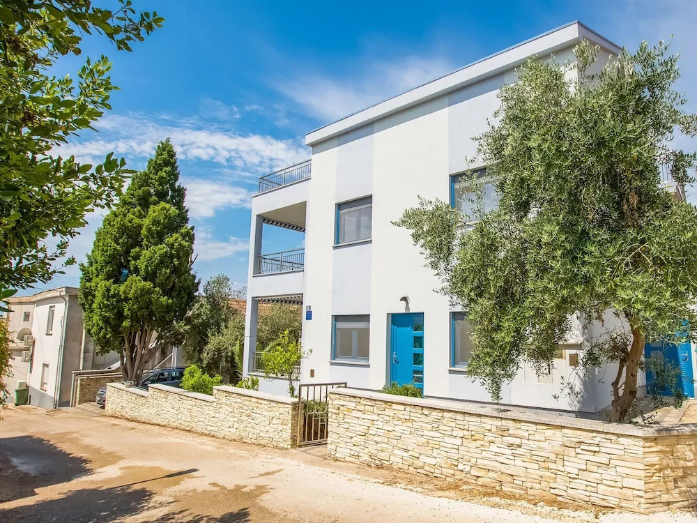 Lovely Apartment in Novalja with Patio near Sea Beach