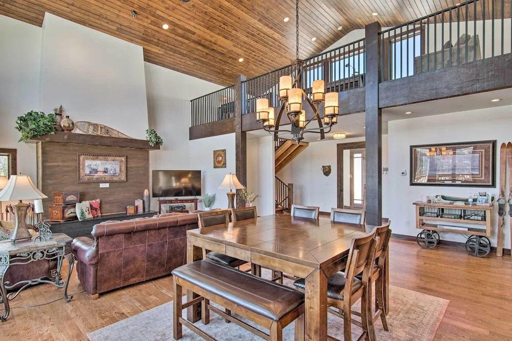 Spacious Big Sky Home w/ Hot Tub & Grill