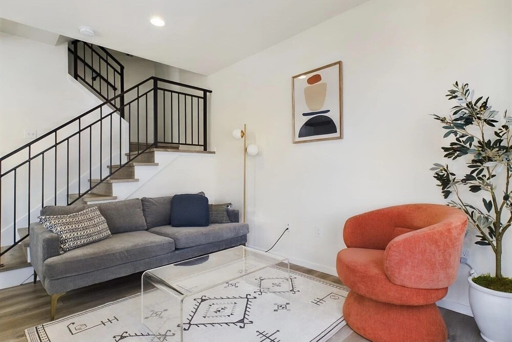 Charming 3br Haven In West Seattle 3 Bedroom Townhouse by Redawning