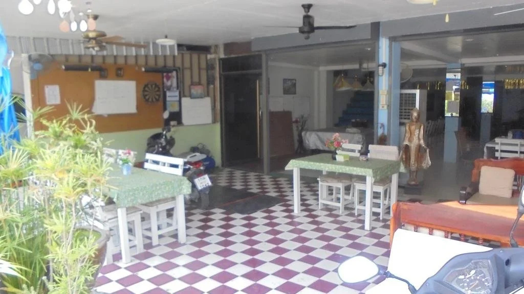 PS Guesthouse and Bar