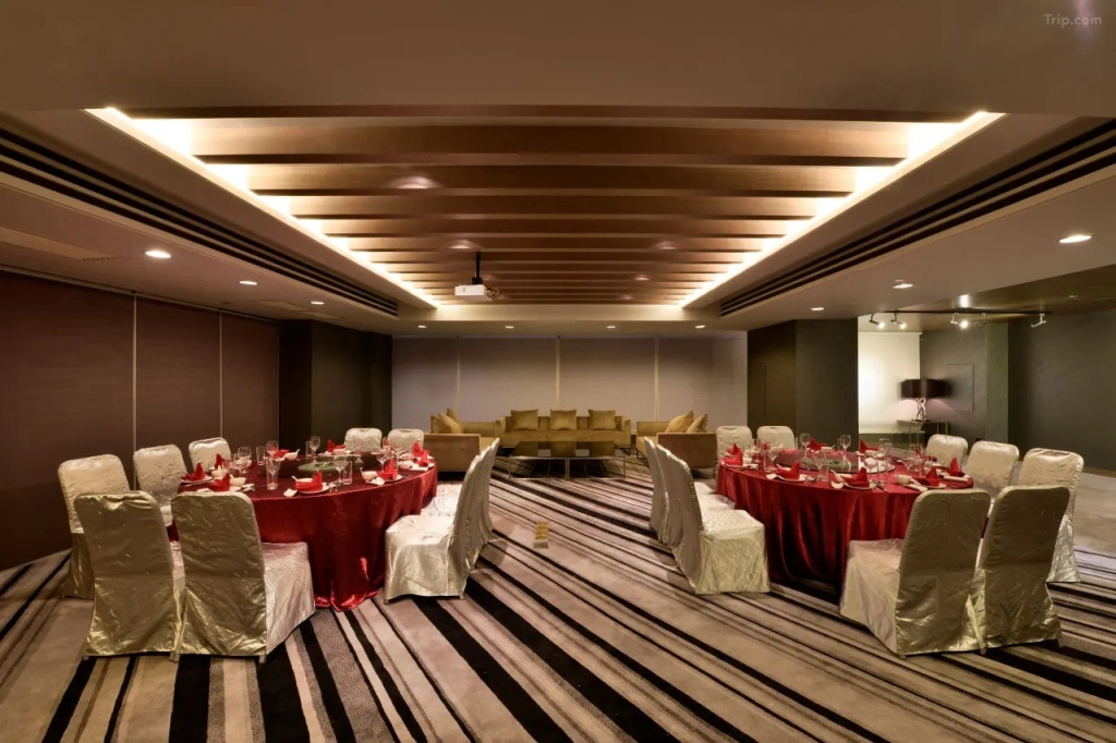 Отель Zhenyue Longbao Chengdu Taikoo Li Branch Chunxi Road