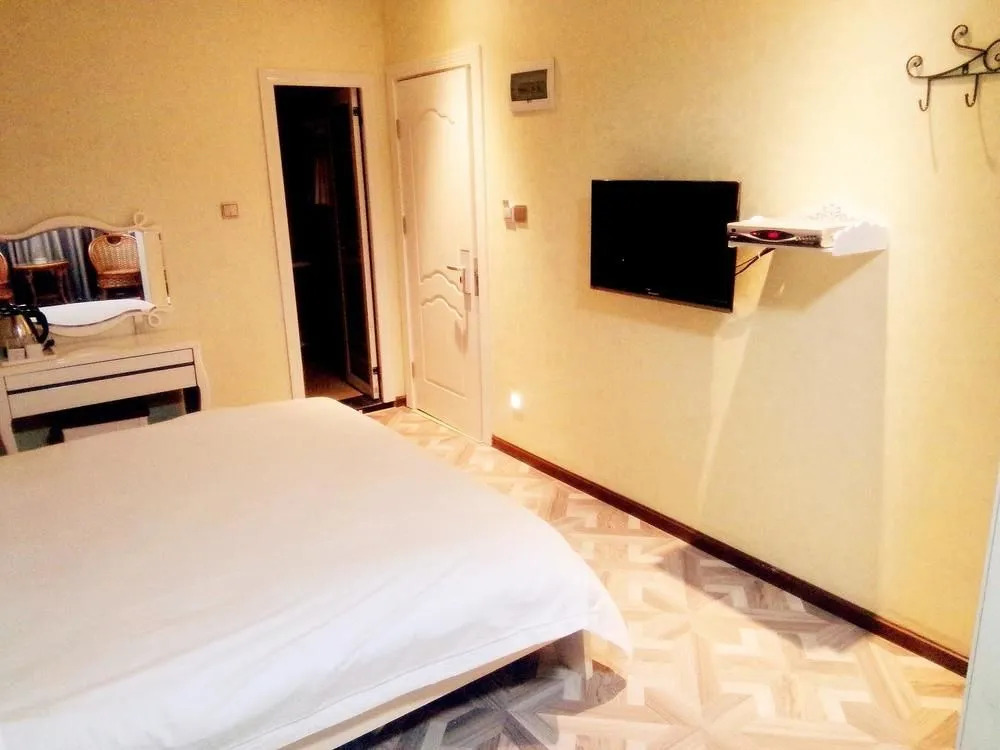 Longbai Business Hotel