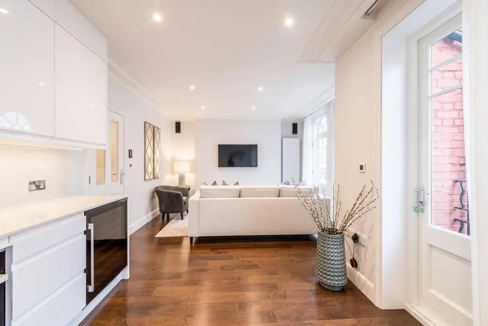 Light and Airy Central Three Bed Flat
