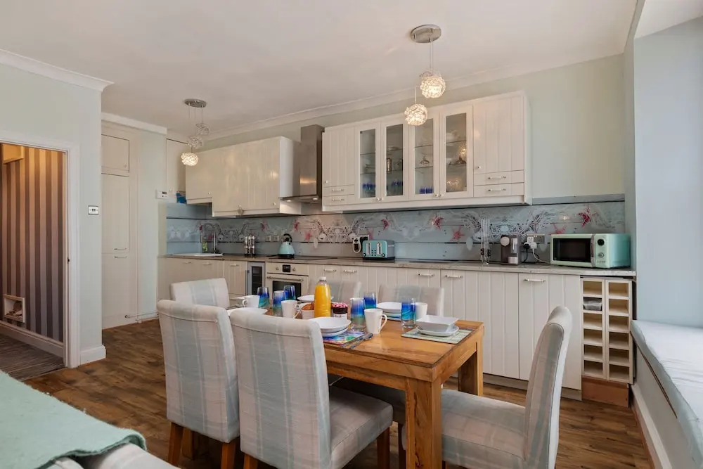 6 Paragon Court - Sea Front Apartment