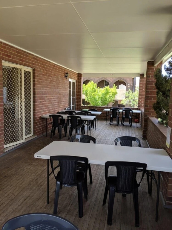 Young Budget Accommodation - Hostel