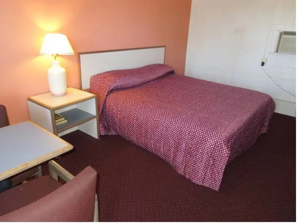Taffy Motel