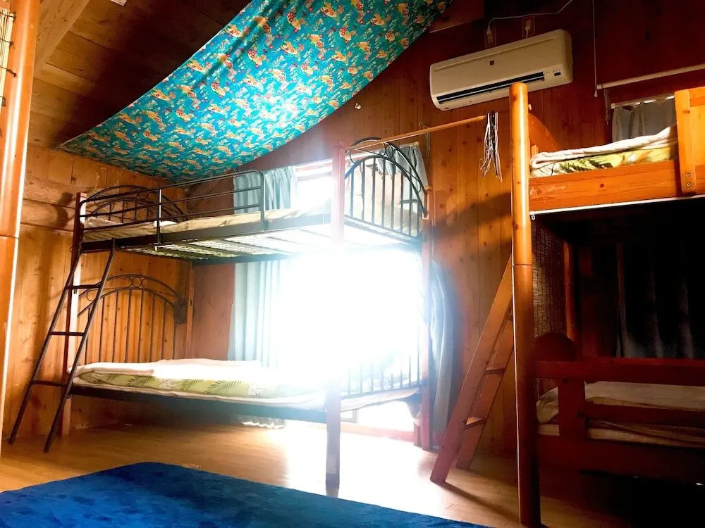 Guest House Long Island - Hostel
